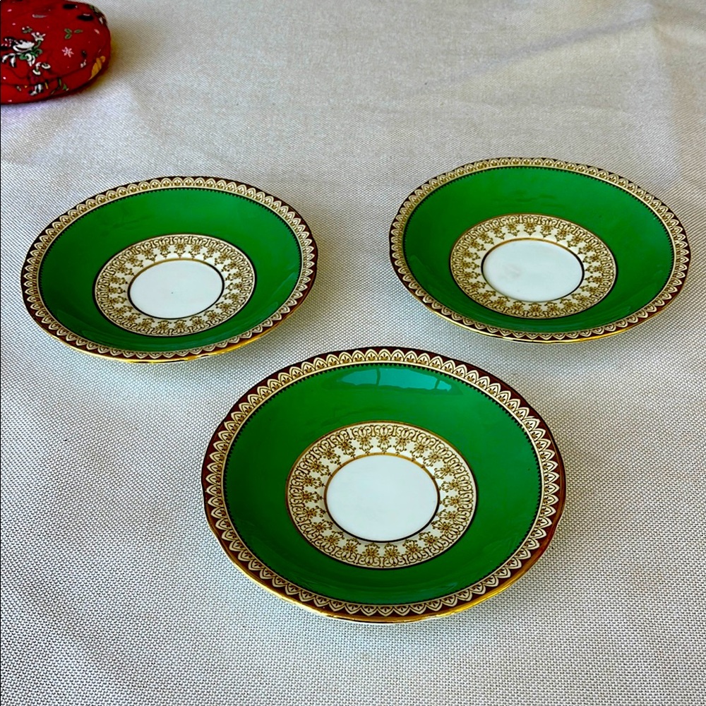 Elegant vintage Aynsley Green and Gold Decorative Plates